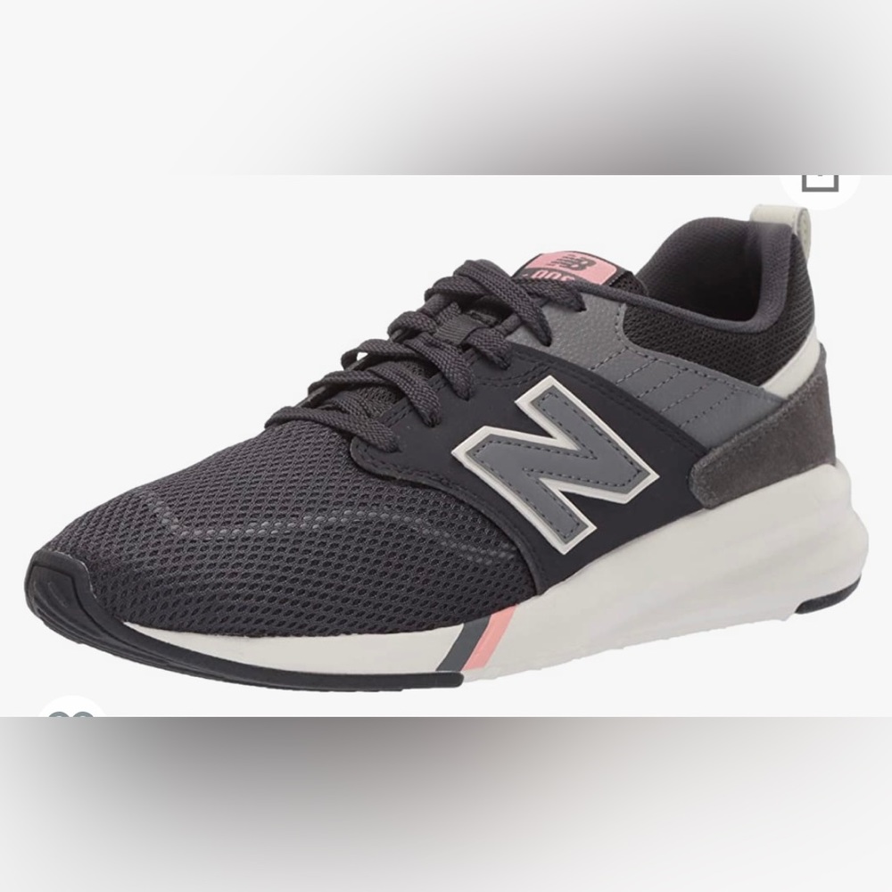 New Balance Women's 009 V1 Sneaker size 9